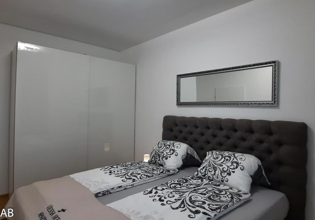 Superior Apartment & Rooftop Pool Vienna Exterior photo
